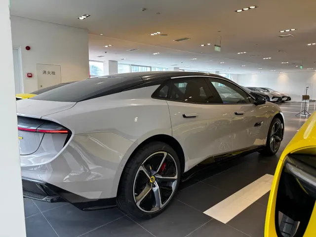Lotus Emeya — Фото автомобиля 4