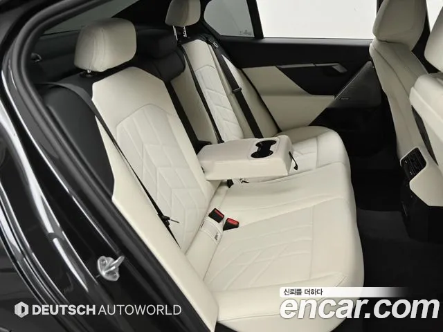 BMW 5-Series — Фото автомобиля 12