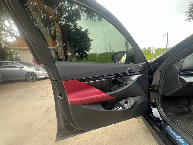 BMW 5 Series — Фото автомобиля 14
