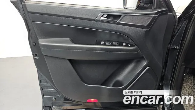 KG_Mobility_Ssangyong Rexton Новый Rexton Sport Дизель 2.2 4WD — Фото автомобиля 22