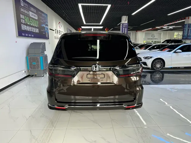 Honda Elysion — Фото автомобиля 8
