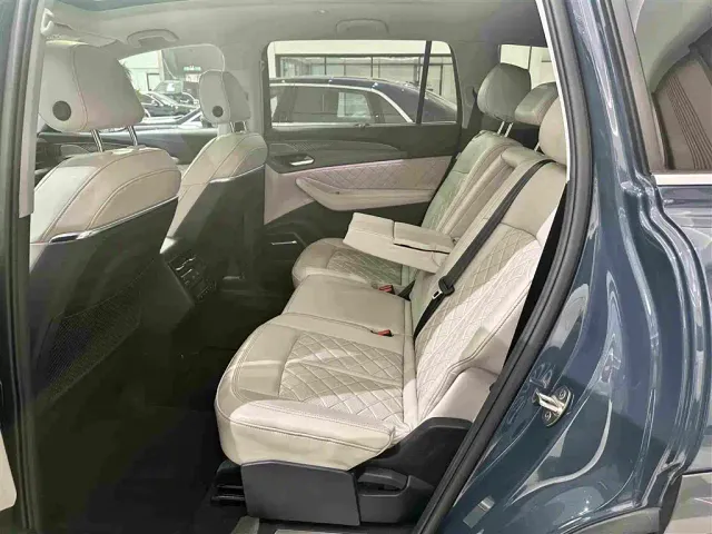 Audi Q6 — Фото автомобиля 14