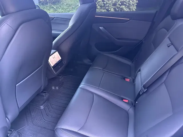 Tesla Model Y — Фото автомобиля 9
