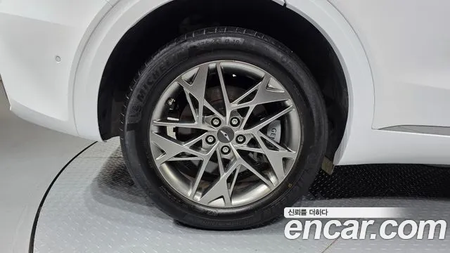 Genesis GV70 2.5T Бензин 2WD — Фото автомобиля 3