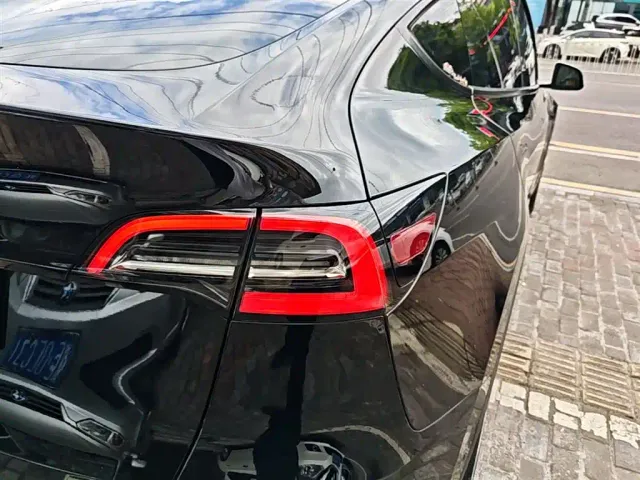 Tesla Model Y — Фото автомобиля 7