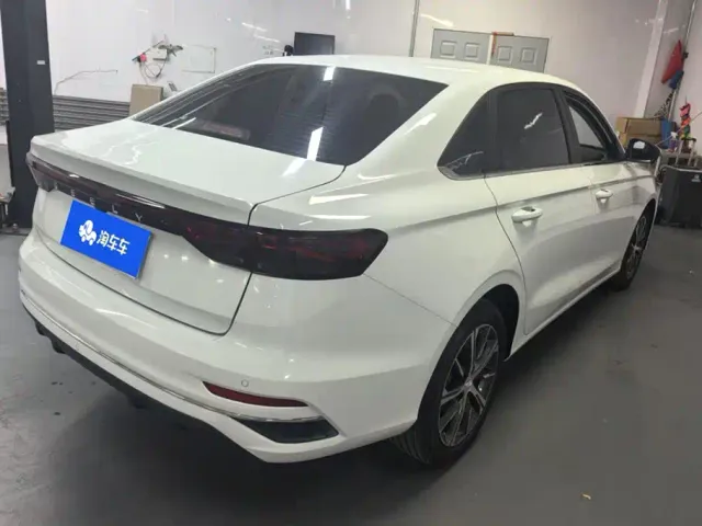 Geely Emgrand — Фото автомобиля 3