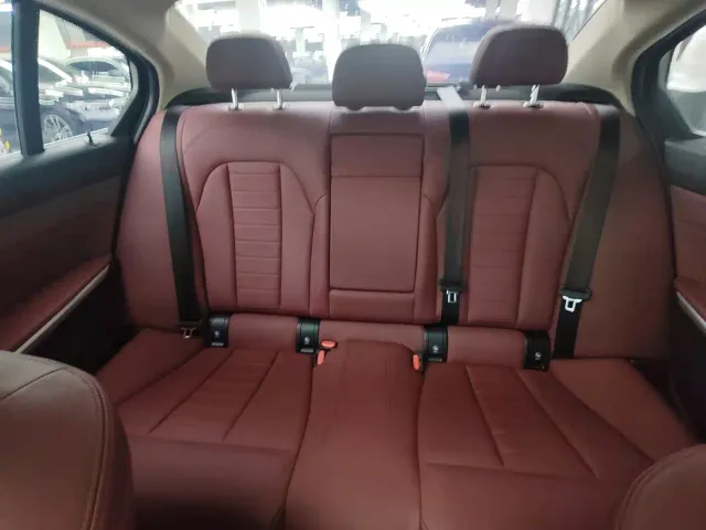 BMW 3 Series — Фото автомобиля 9
