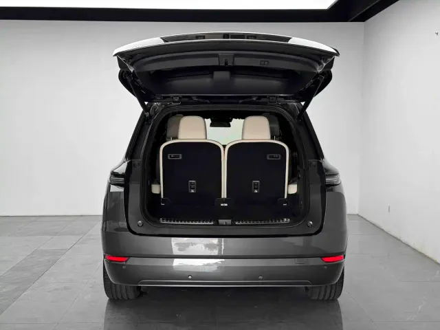 Li Auto L9 — Фото автомобиля 13