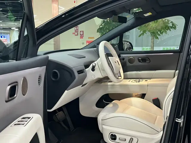 Li Auto i6 — Фото автомобиля 3