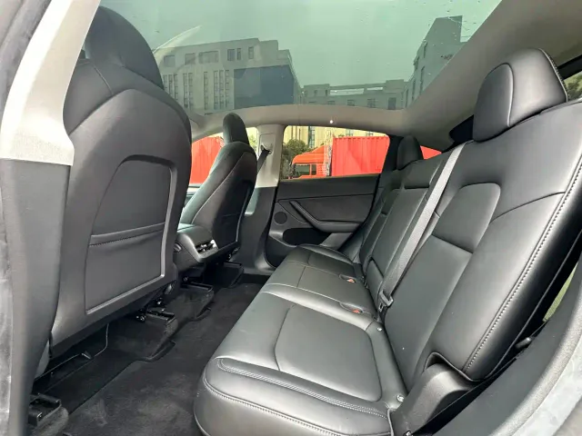 Tesla Model Y — Фото автомобиля 6