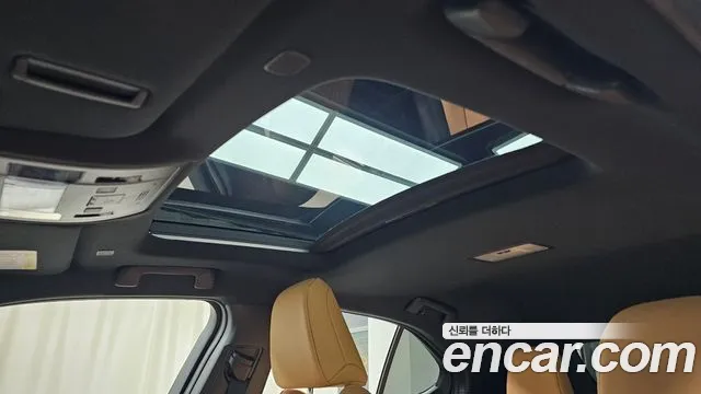Lexus UX — Фото автомобиля 16