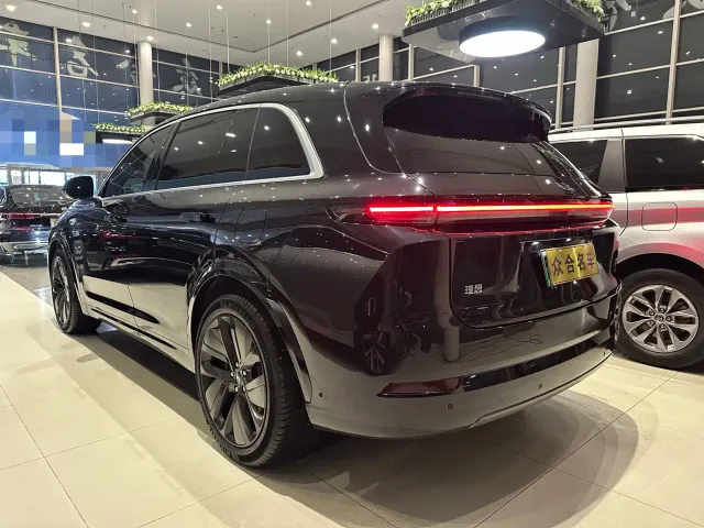 Li Auto L7 — Фото автомобиля 4