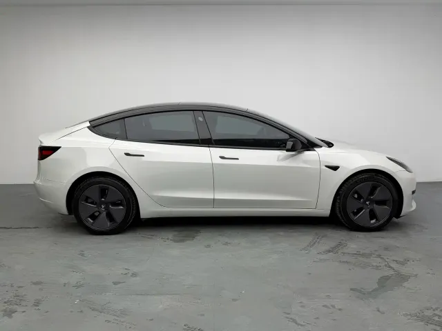 Tesla Model 3 — Фото автомобиля 19