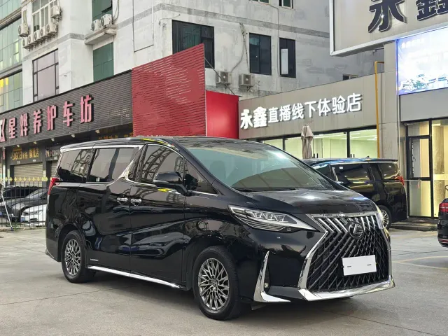 Lexus LM — Фото автомобиля 3
