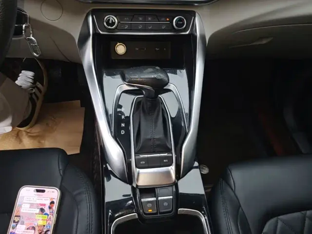 Maxus EUNIQ 5 — Фото автомобиля 13