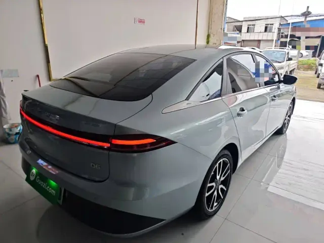 Roewe D6 — Фото автомобиля 6