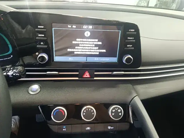 Hyundai Elantra — Фото автомобиля 12