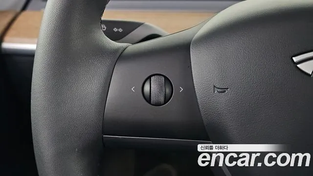 Tesla Model Y — Фото автомобиля 30