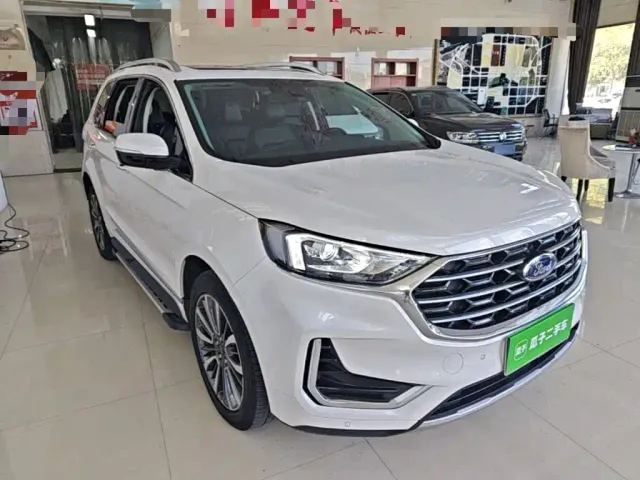 Ford Edge — Фото автомобиля 3