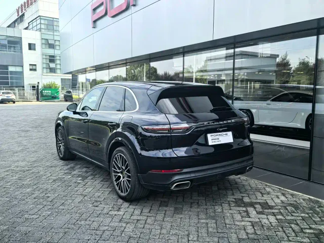 Porsche Cayenne — Фото автомобиля 10