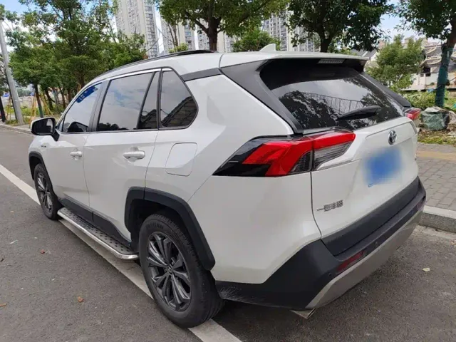 Toyota RAV4 — Фото автомобиля 4