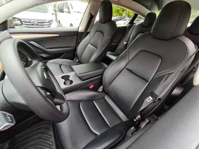 Tesla Model 3 — Фото автомобиля 11