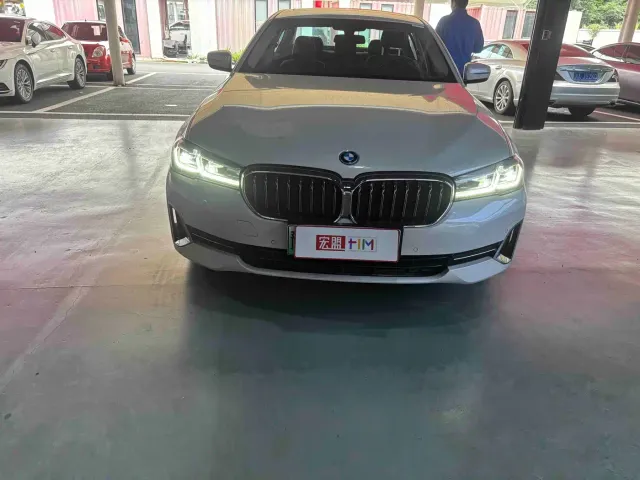 BMW 5 Series — Фото автомобиля 2