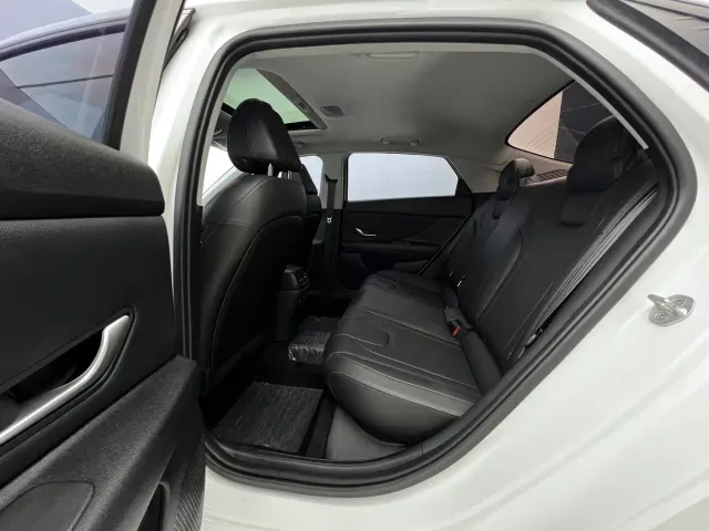 Hyundai Elantra 2021 1.5L CVT LUX Premium Edition — Фото автомобиля 14
