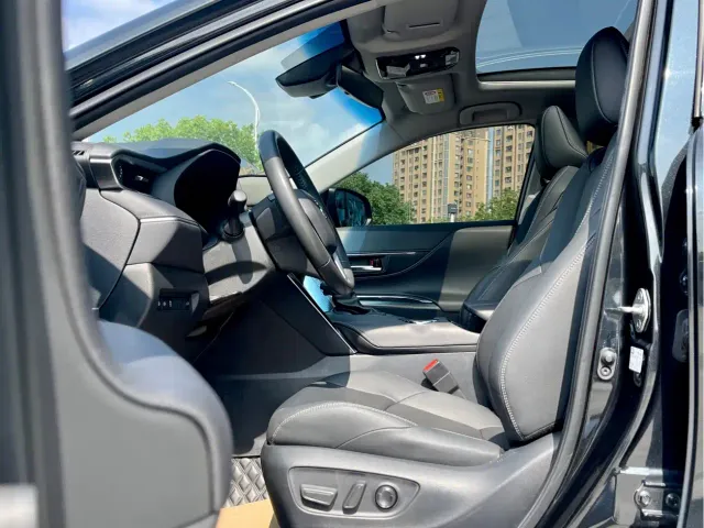 Toyota Venza 2022 2.0L CVT 2WD Premium — Фото автомобиля 9