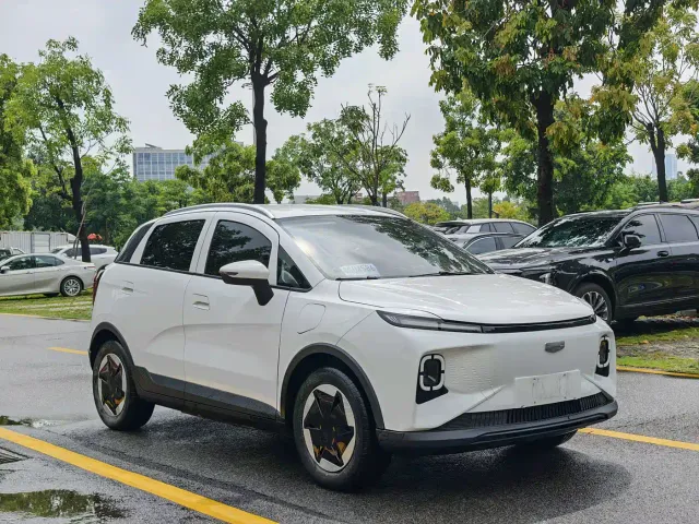 Geely Geometry E Firefly — Фото автомобиля 3