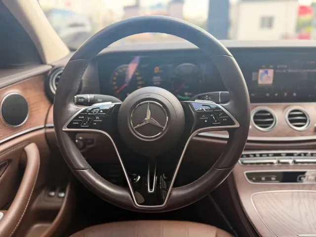 Mercedes-Benz E-Class — Фото автомобиля 19