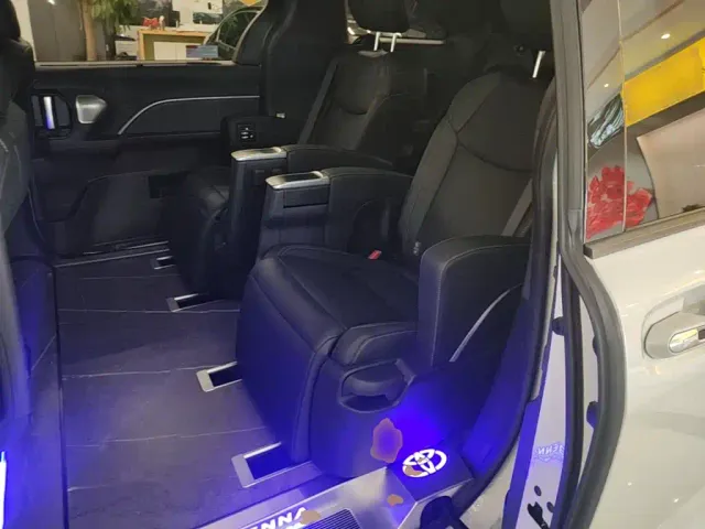 Toyota Sienna — Фото автомобиля 16