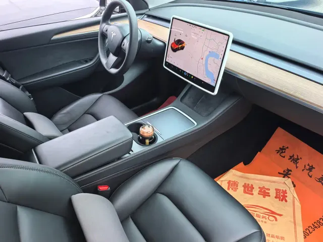 Tesla Model Y — Фото автомобиля 18