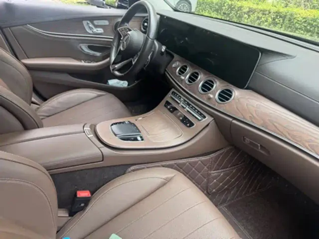 Mercedes-Benz E-Class — Фото автомобиля 4