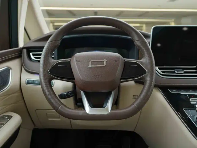 Bestune Besturn M9 — Фото автомобиля 17