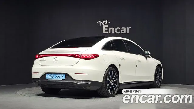 Mercedes-Benz EQE — Фото автомобиля 2