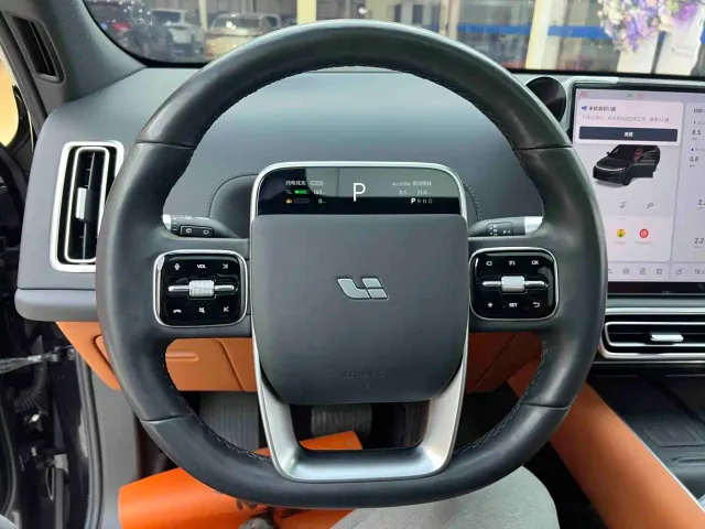 Li Auto L7 — Фото автомобиля 10