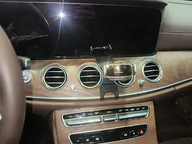 Mercedes-Benz E-Class — Фото автомобиля 12