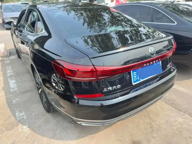 Volkswagen Passat — Фото автомобиля 4