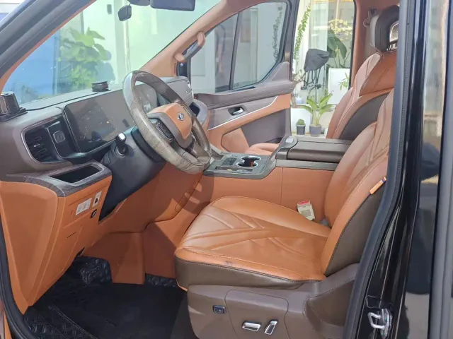 Ford Tourneo 2023 Model 2.0T Auto Premium Edition — Фото автомобиля 12