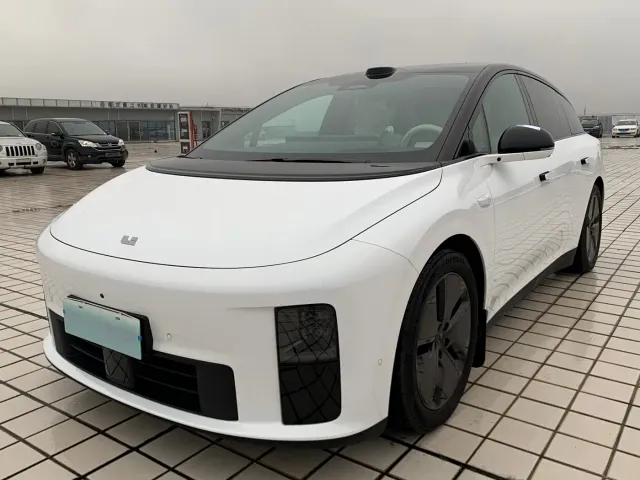 Фотография автомобиля — Li Auto i6