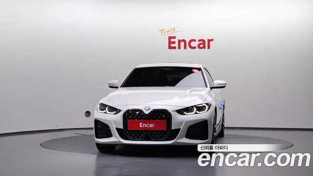 BMW i4 — Фото автомобиля 3