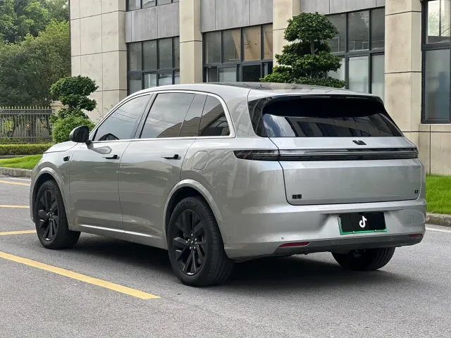 Li Auto L7 — Фото автомобиля 8