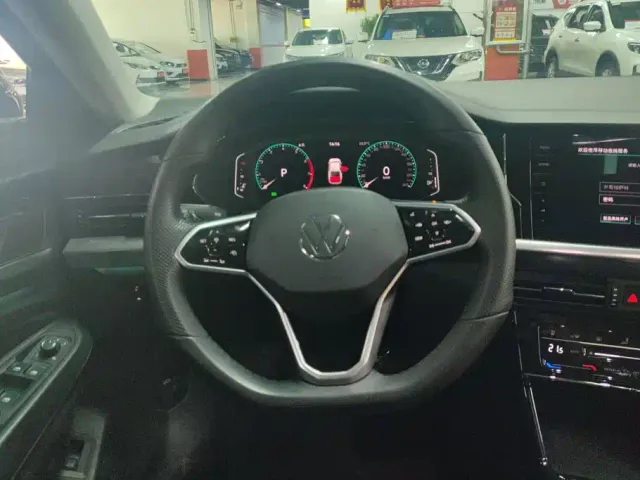 Volkswagen Passat — Фото автомобиля 15