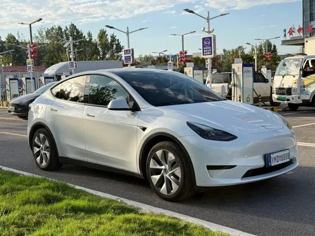 Tesla Model Y — Фото автомобиля 7