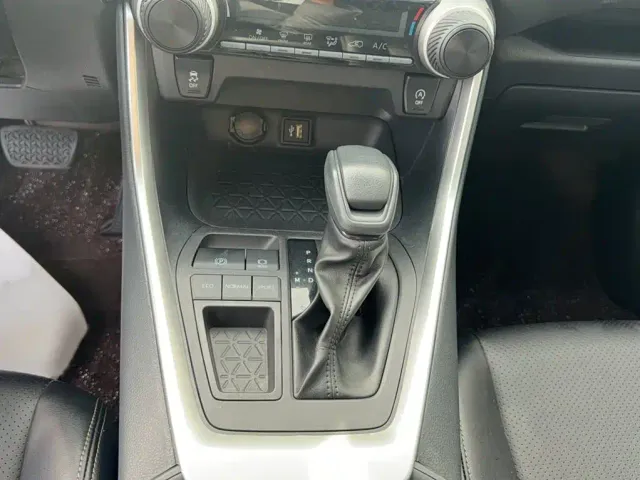 Toyota RAV4 — Фото автомобиля 9