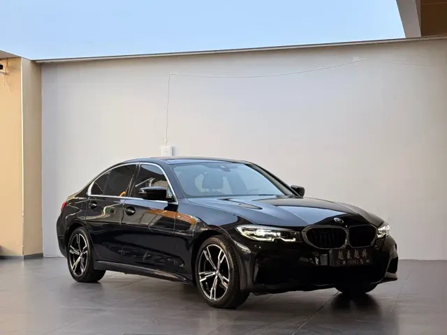 Фотография автомобиля — BMW 3 Series