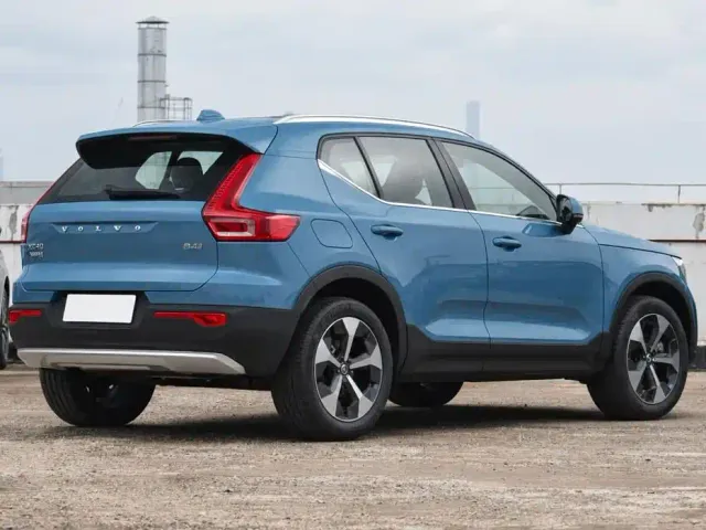 Volvo XC40 — Фото автомобиля 4