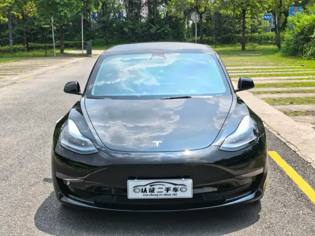 Tesla Model 3 — Фото автомобиля 2