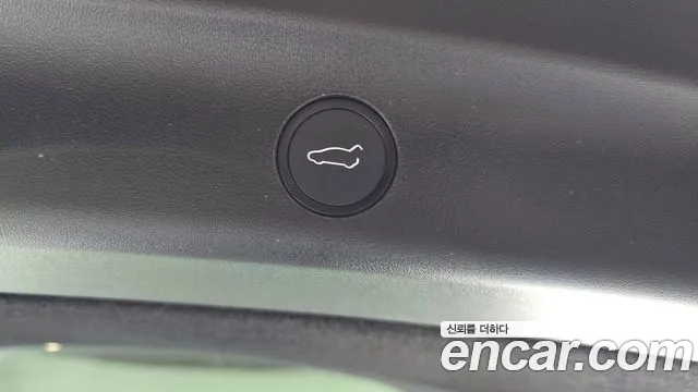 Tesla Model Y — Фото автомобиля 21